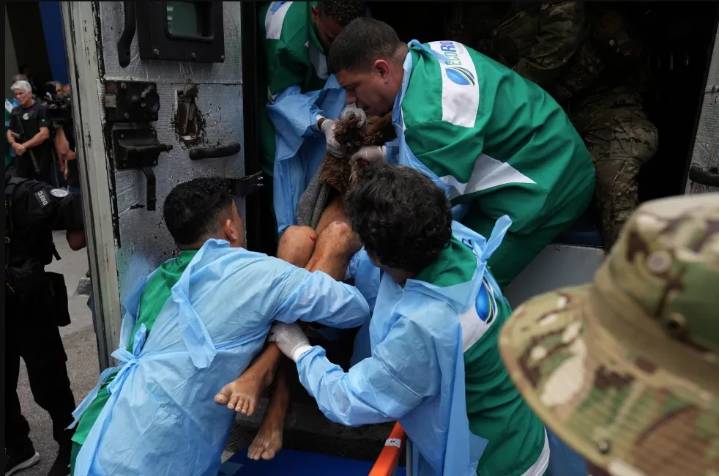 Policía y ejército brasileños arrestan a 80 en redada contra narcotraficantes en Río de Janeiro