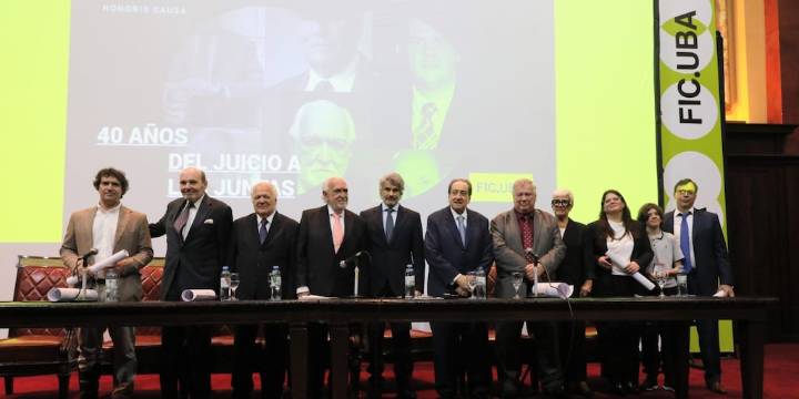 La UBA distinguió con el Doctorado Honoris Causa a los miembros del tribunal del Juicio a las Juntas