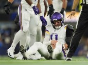 QB Carson Wentz endures painful night as Vikings fall to Chargers