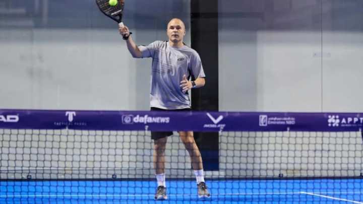 Iniesta debuta con su primer torneo oficial de pádel<br>