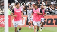 El golazo que no fue: Nicolás Romano rompió el arco y el VAR lo anuló por mano previa