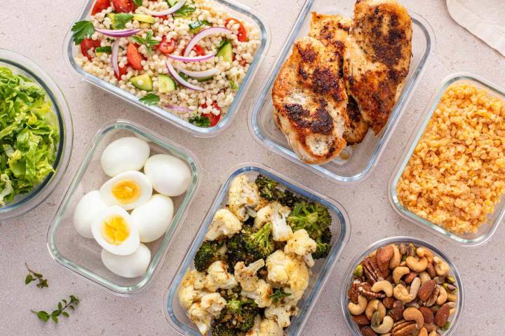 We Asked Dietitians for 5 Struggle Meals That Save Money Without Sacrificing Nutrition