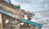 Cyclone 'Montha' Batters Odisha's Ganjam, Tidal Waves Breach Coastline in Podampeta