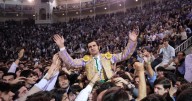 Morante hace historia en Las Ventas: conmocionado sublima el toreo y sorprende a todos cortándose la coleta