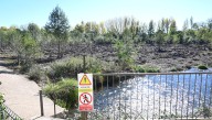 El desbroce en la represa del Paraje de la Moretona que busca prevenir riesgos de inundación