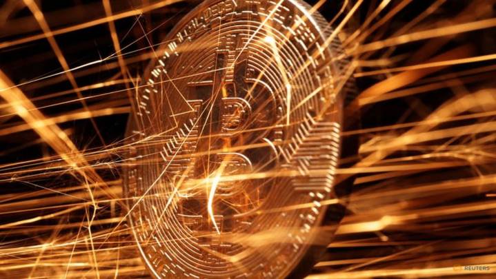 Bitcoin hits record high above US$125,000