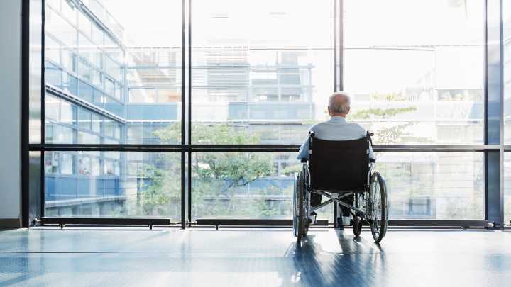 500 personas viven en los hospitales públicos de Canarias: "Hay pacientes que llevan hasta tres años viviendo en una planta"