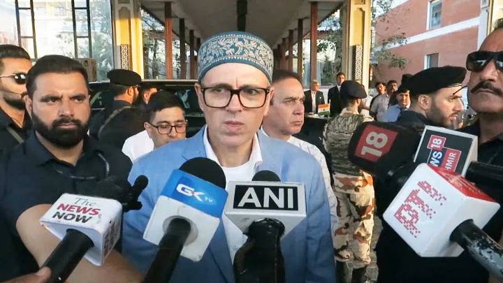 In Dussehra greetings, CM Omar calls for unity, peace