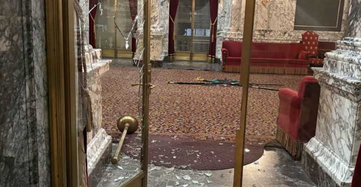 Hammer-wielding vandal damages WA Capitol in late