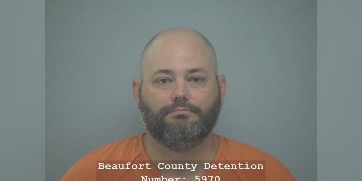 Former Beaufort County deputy charged after pointing gun at teens
