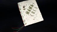 Mama Coca, el libro con portada de coca que sigue la historia de la estigmatización de la planta ancestral