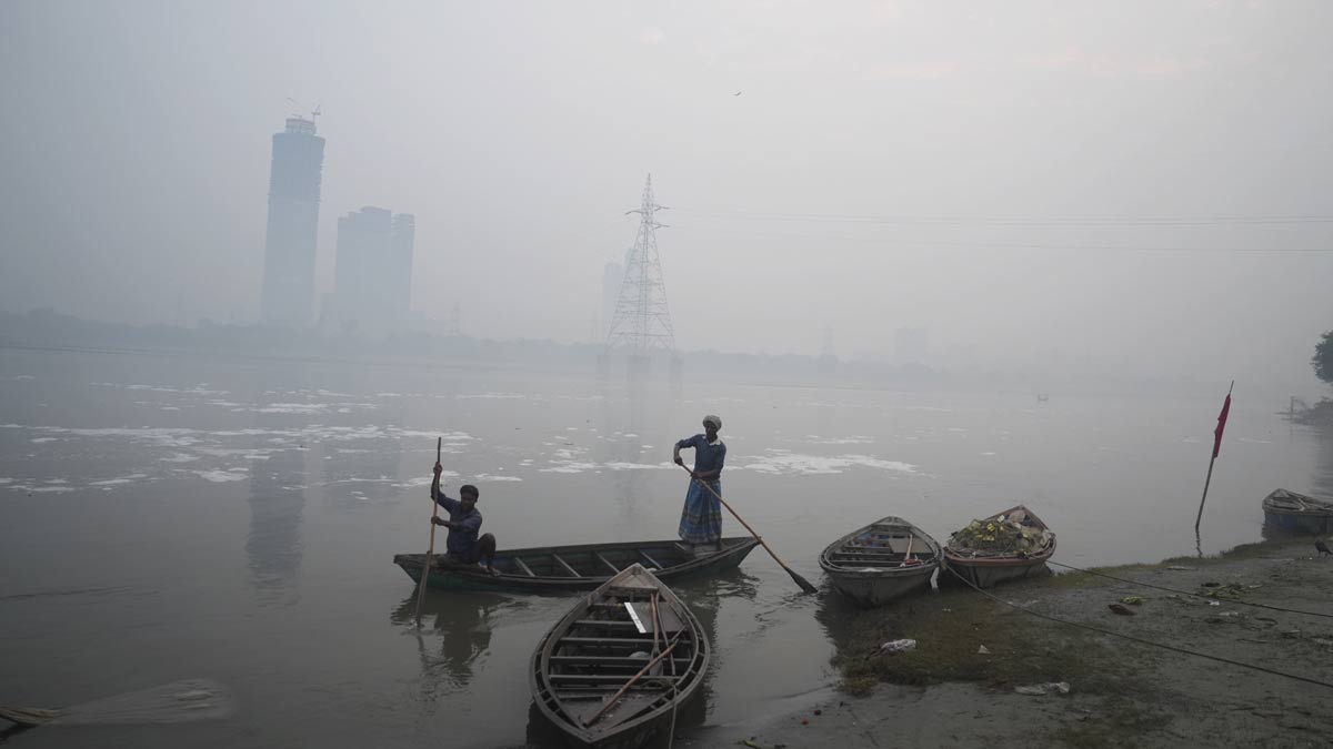 Delhi wakes up to toxic air after Diwali night; AQI in ‘very poor’ category