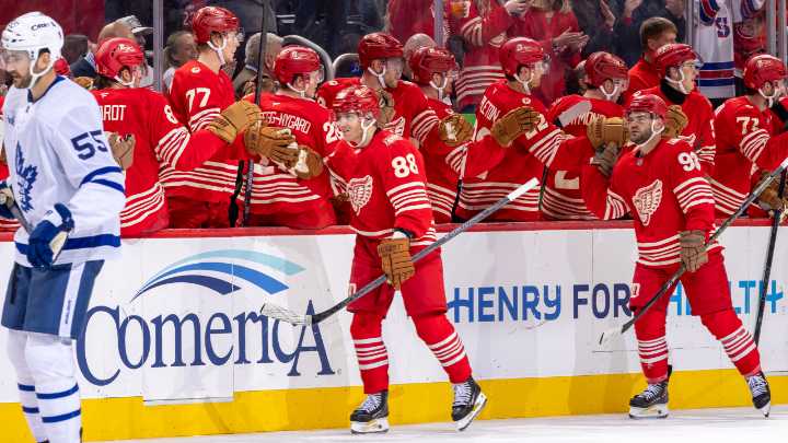 Kane, DeBrincat each gets 3 points, Red Wings recover to defeat Maple Leafs