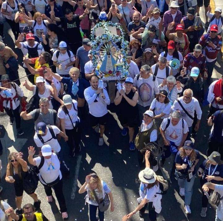 Masiva demostración de fe: cientos de miles de fieles marcharon a Luján