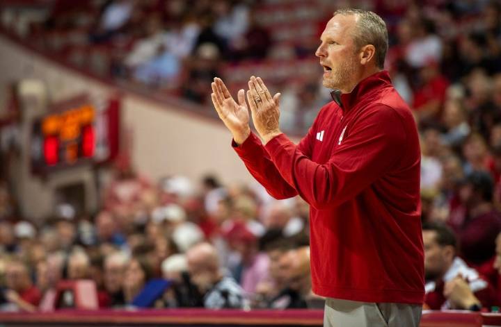 Deadspin | New Indiana coach Darian DeVries begins tenure vs. Alabama A&M