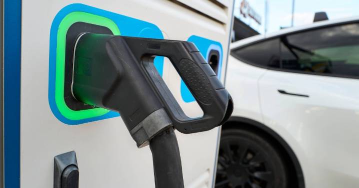 Petrol car owners issued £369 alert as EV costs jump