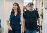 Silvio Rodríguez visitó un centro cultural del barrio San Norberto y fue homenajeado