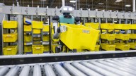 Amazon reemplazará a miles de empleados humanos por robots
