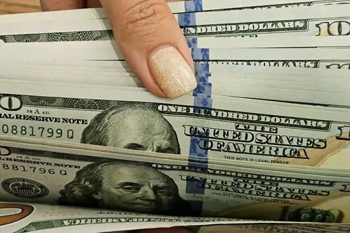 Tensión cambiaria no cede: el dólar vuelve a superar los $1500 a cinco días de las elecciones