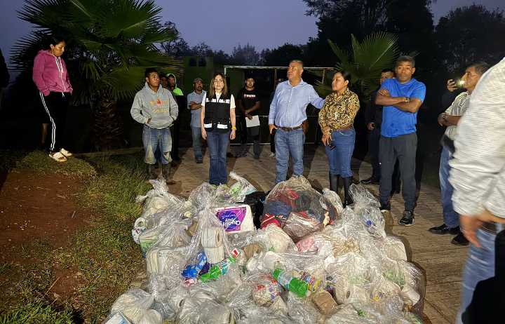 Secretaría de la Contraloría entrega apoyos a familias afectadas por las lluvias e invita a continuar donando