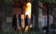 En fotos, bloque negro causa destrozos y se enfrenta con policías este 2 de octubre en el Zócalo del CDMX