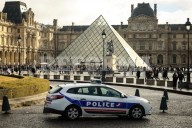 Detienen a 2 sospechosos por el robo de joyas en el Louvre