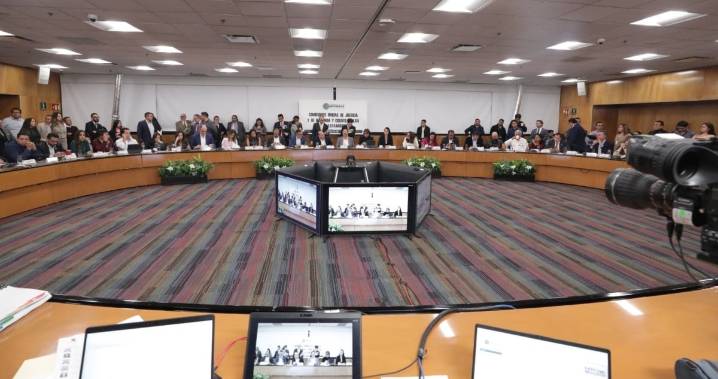 Diputados avalan en comisiones la reforma a la Ley de Amparo; eliminan retroactividad