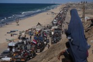 Palestinians return to ruins, US troops land in Israel as ceasefi...