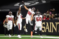 Anthony Nelson y la defensiva de Buccaneers brillan en la victoria 23
