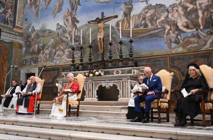 Histórico: el Papa y el rey Carlos III rezaron juntos en la Capilla Sixtina