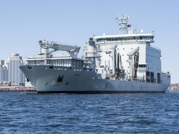 Navy officer accused of threatening to kill crew docked pay