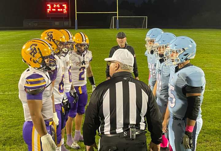 Columbia River football outruns Hockinson for 26