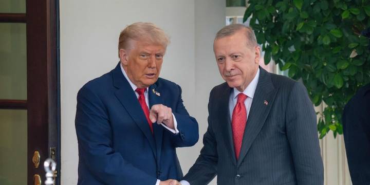 Erdogan afirmó que Trump le pidió persuadir a Hamas para aceptar su plan destinado a poner fin a la guerra en Gaza