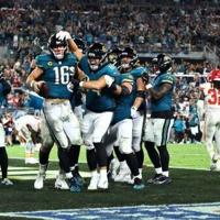 Lawrence sparks Jaguars over Chiefs in NFL thriller