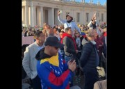 Desde el Vaticano, venezolanos entonan el Himno Nacional (Video)
