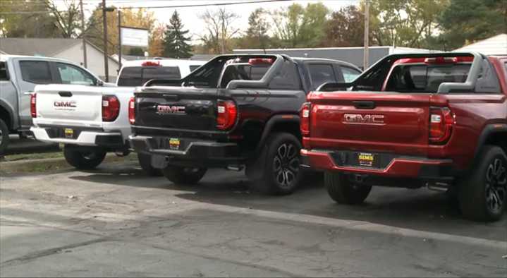 New Sims Truck Center opens in Warren