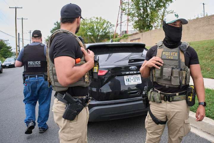 Nació en Florida, pero ICE lo arrestó dos veces porque “parece latino”: ahora demanda al DHS