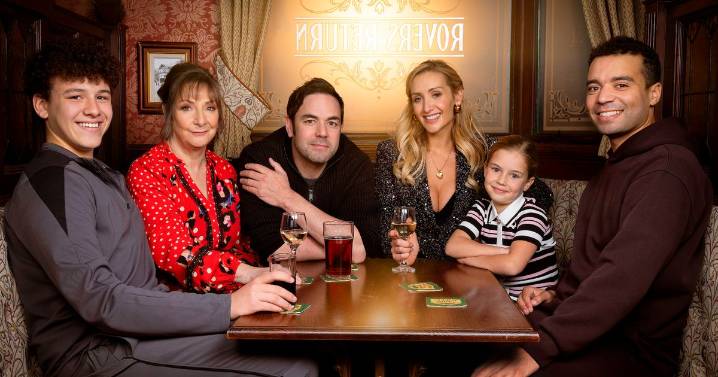 Coronation Street fans make same observation as Rovers Return's new Driscoll family revealed