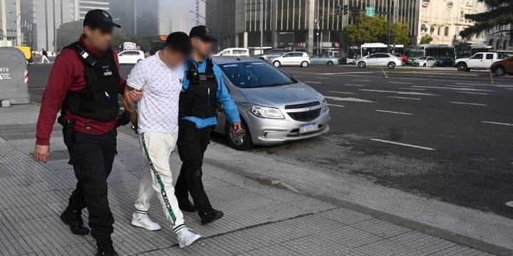 Capturaron a un colombiano en Argentina por presuntamente haber secuestrado a su expareja: “Si me dejás, te mato a vos y a tu hijo”