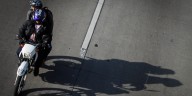 Mujer aseguró que trataron de drogarla durante un viaje en moto de aplicación en Bogotá: “Me tiré de la moto”