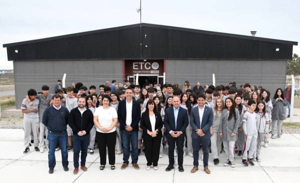 Sastre dio inicio a la obra del SUM de la Escuela Técnica de la CAMAD
