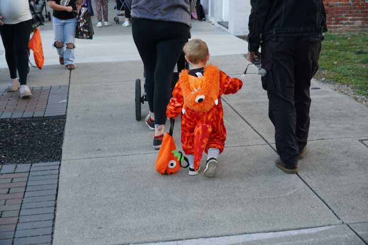 Circleville’s Halloween Fun Night Draws Big Crowds, Creative Costumes Downtown