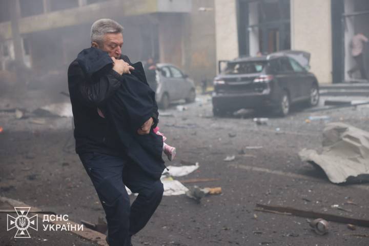 Ukrainian Rescuer Turns Out To Be Retired Major General In The SES