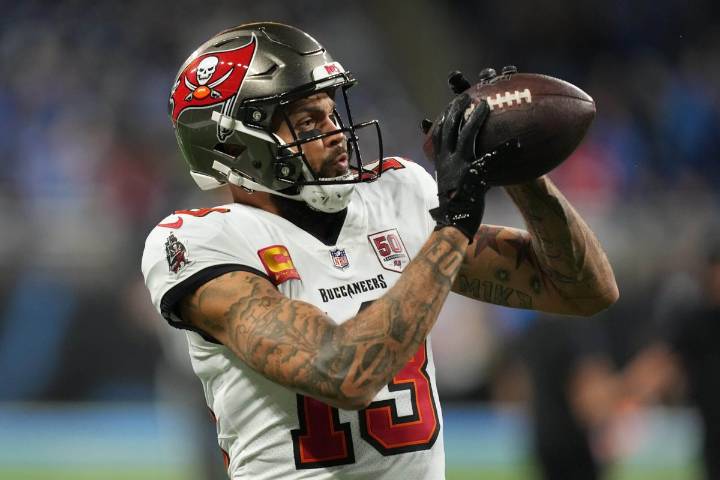 Buccaneers WR Mike Evans ruled out with concussion and shoulder injury