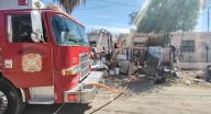 Auxilian vecinos a ciudadano a pagar incendio de basura y desperdicios en casa de El Choyal en Hermosillo