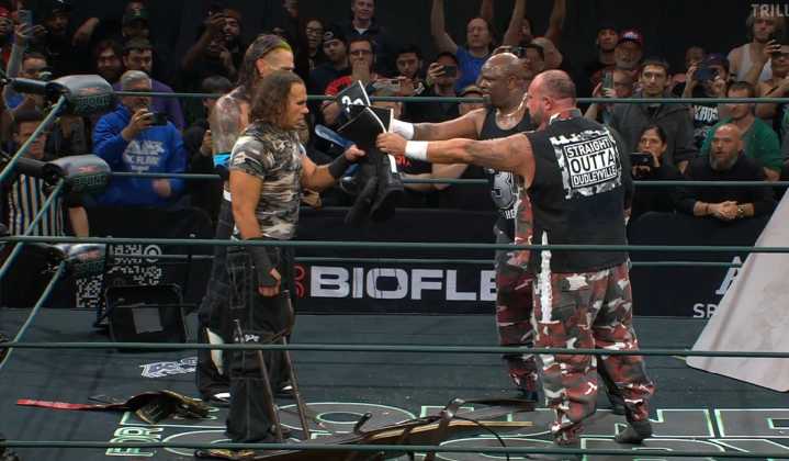 Los Dudley Boyz entregan las botas: Pierden ante los Hardys y se retiran de la lucha libre
