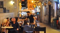 Primeros días sin ruido en el barrio de Alicante: "Por primera vez en 20 años he dormido con la ventana abierta"