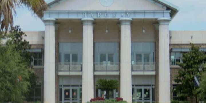 USCB Bluffton lockdown was due to nearby bank robbery, officials say