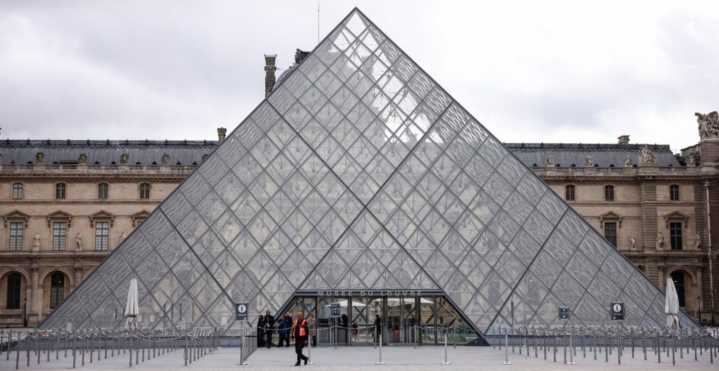 Detienen a dos sospechosos por robo al Museo del Louvre