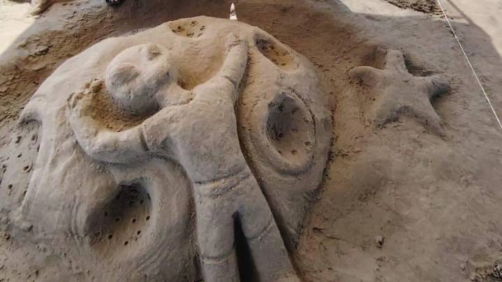 ”Marte en arena”: cocodrilos, tortugas, ovnis y aliens en playa Miramar